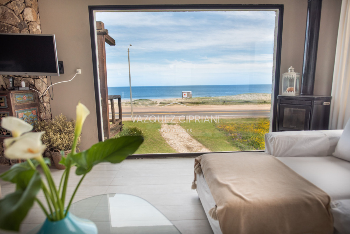 Casa ID.37 - Espectacular casa frente al mar en El Chorro en venta