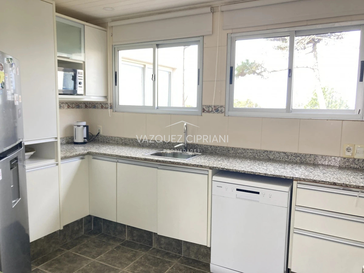 Casa ID.26 - En venta casa de 6 dormitorios en Montoya, La Barra
