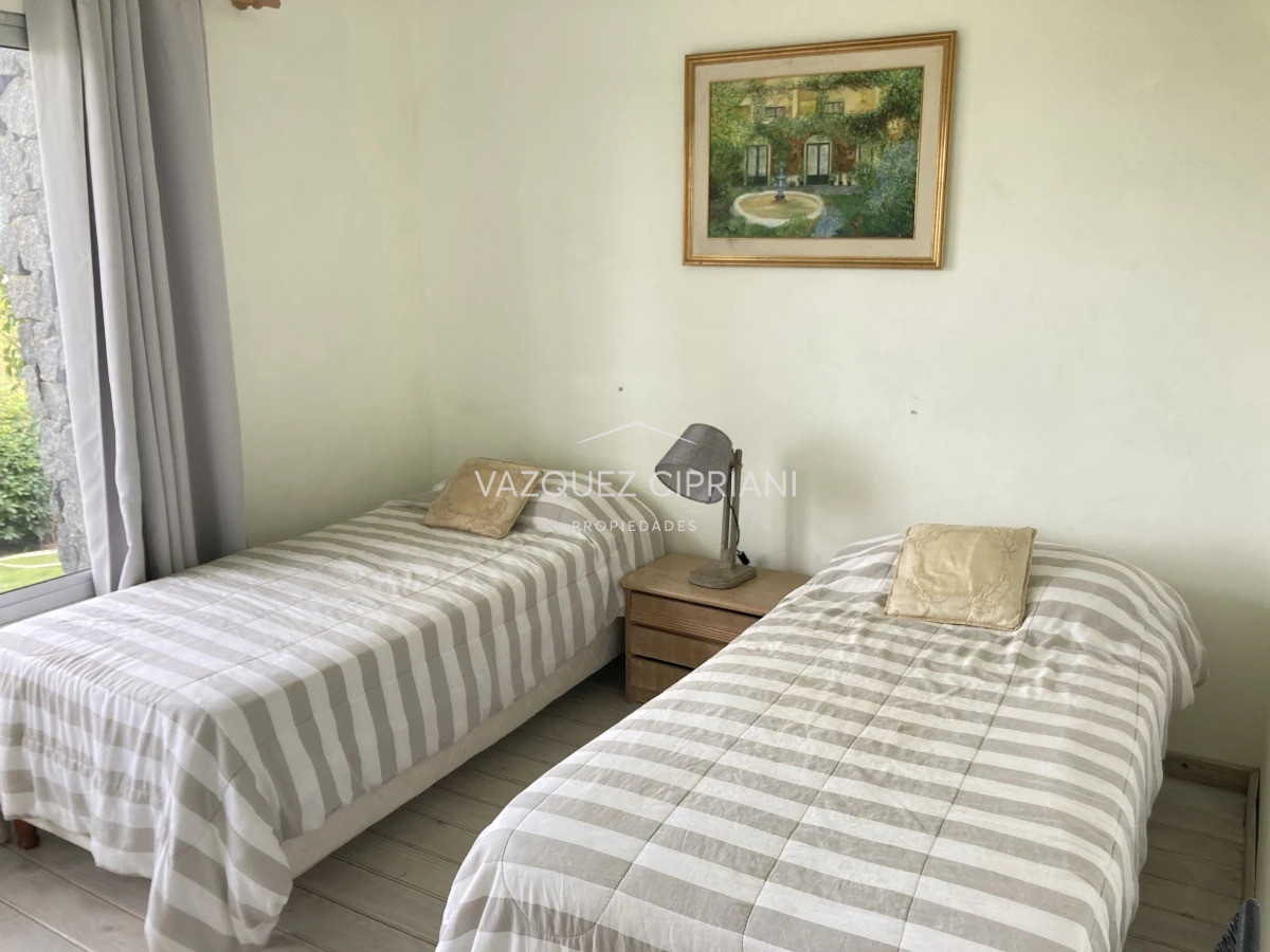 Casa ID.26 - En venta casa de 6 dormitorios en Montoya, La Barra