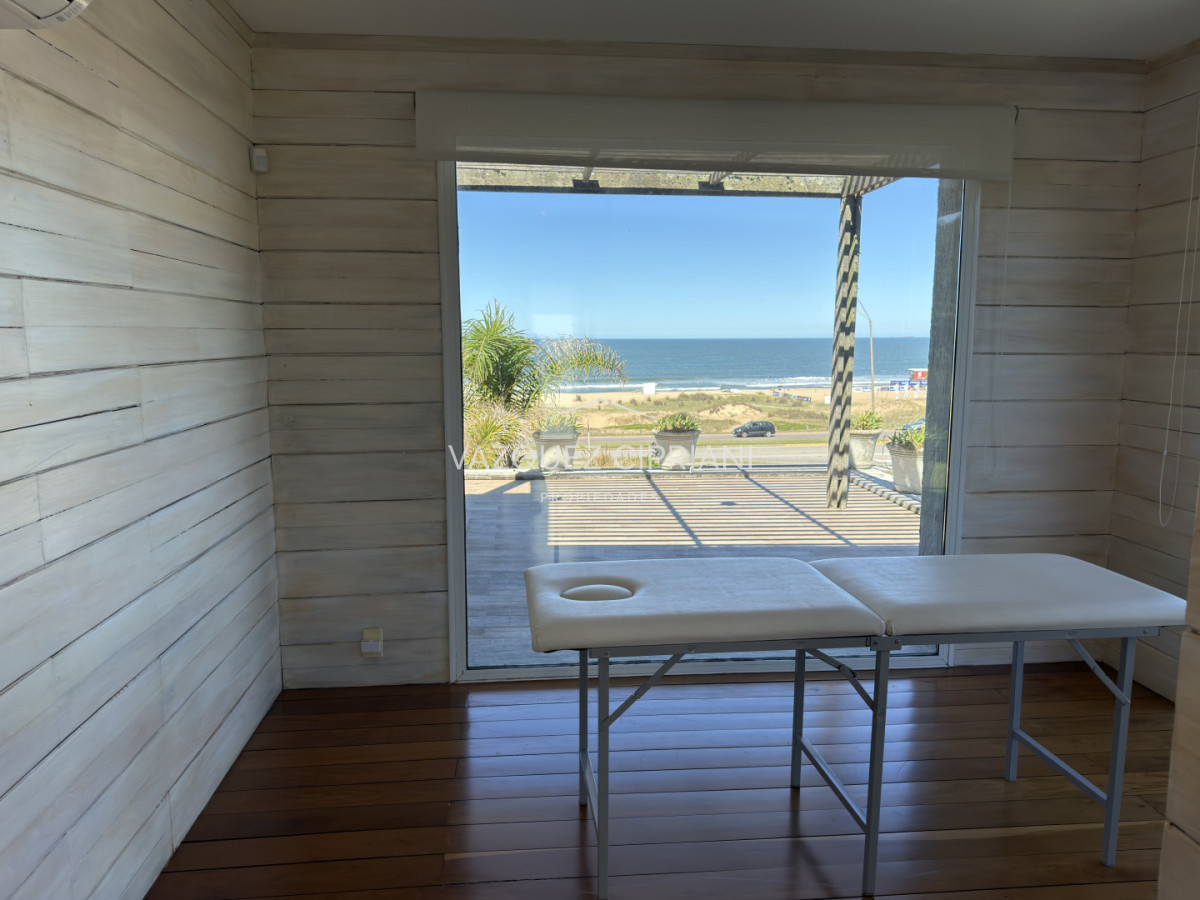 Casa ID.12 - Casa a la venta en primera línea Montoya de 4 dormitorios en suite y servicio, La Barra
