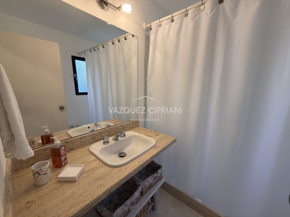 Casa ID.3 - En Venta casa de 4 dormitorios + servicio en Montoya, La Barra
