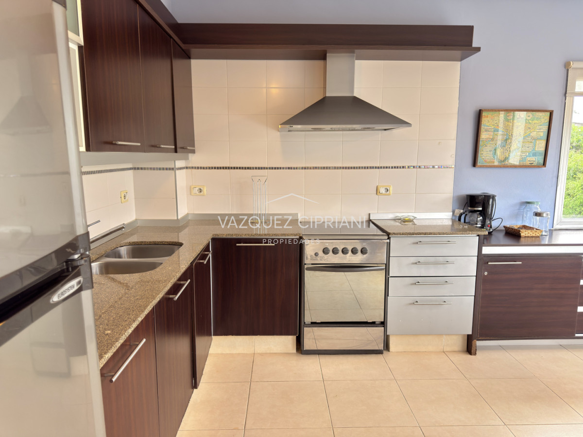 Casa ID.72 - Importante casa de 4 dormitorios en suite + Servicio en Alquiler de Verano en La Barra