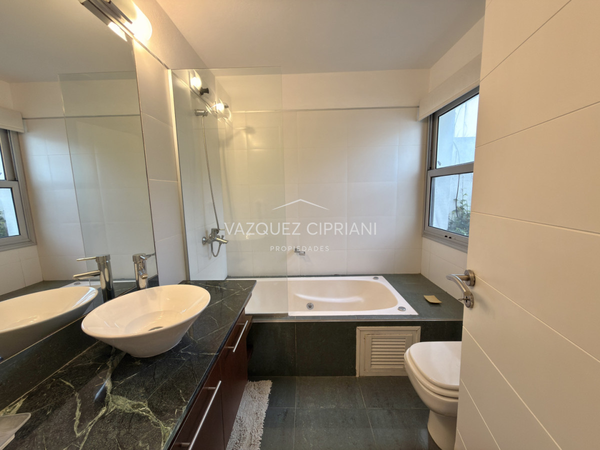 Casa ID.72 - Importante casa de 4 dormitorios en suite + Servicio en Alquiler de Verano en La Barra