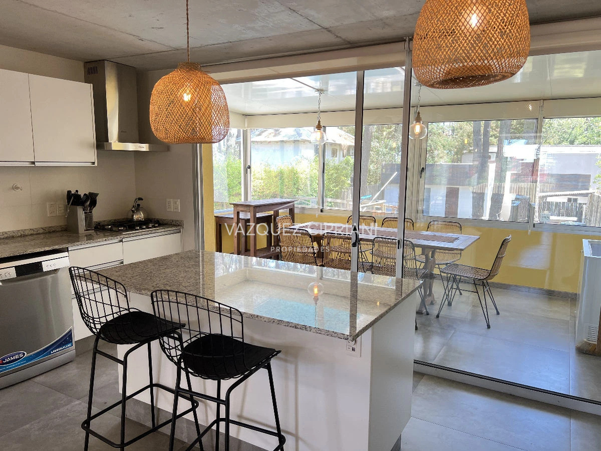 Casa ID.25 - Casa de 4 dormitorios + servicio en Montoya, La Barra en venta
