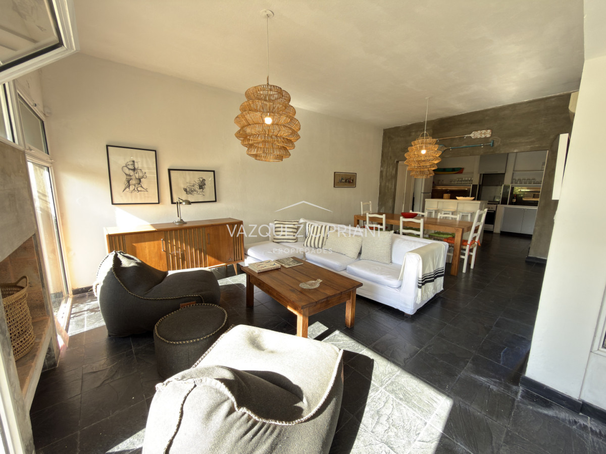 Casa ID.40 - Casa de 3 dormitorios + servicio en Manantiales a la Venta