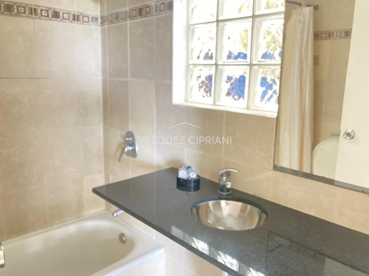 Casa ID.26 - En venta casa de 6 dormitorios en Montoya, La Barra