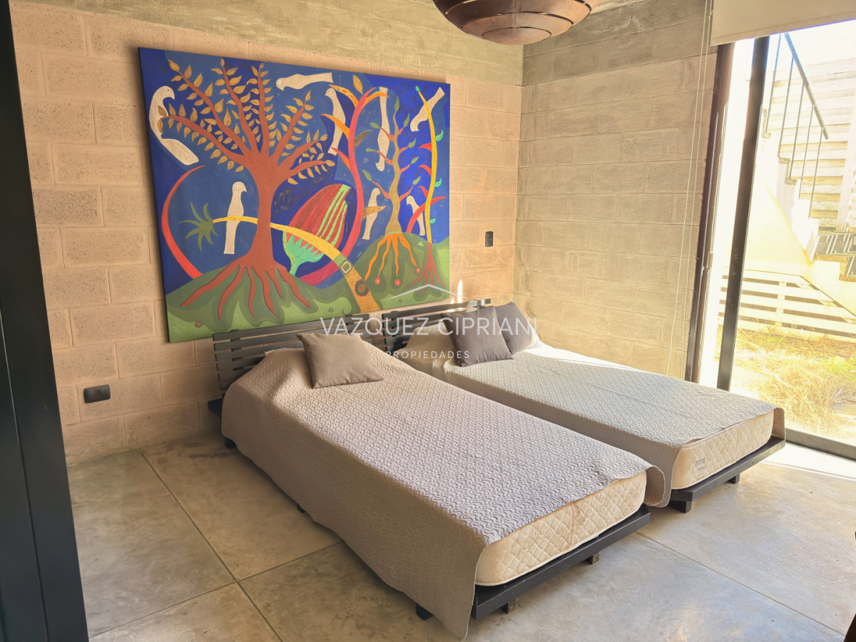 Casa ID.41 - Importante casa en La Barra de ruta al mar 3 suites + servicio en Venta