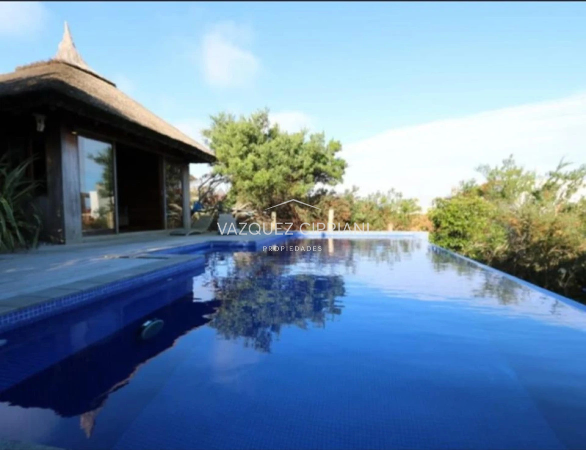 Casa ID.66 - Casa de 3 dormitorios en suite y servicio en Montoya, La Barra en Alquiler de verano