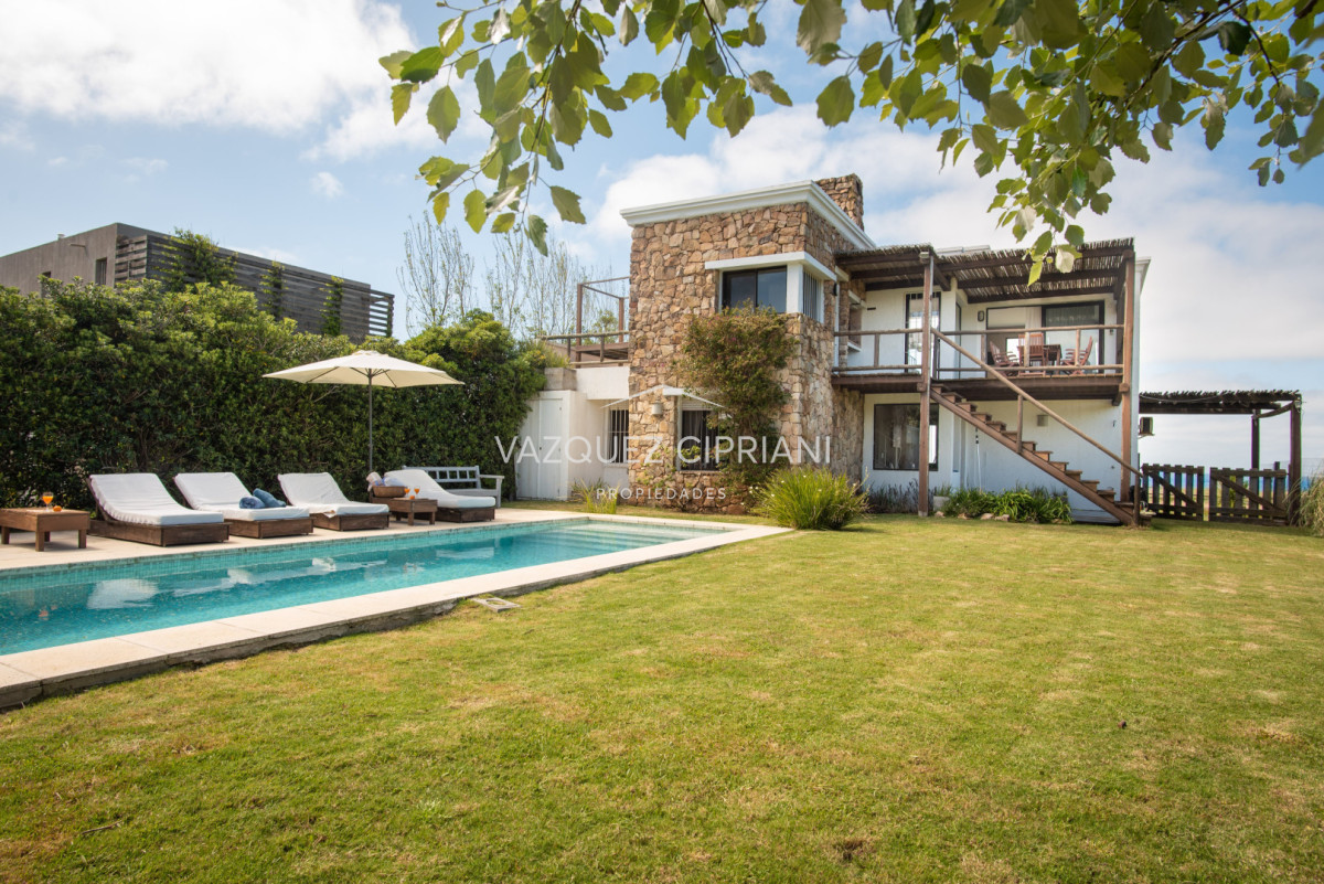 Casa ID.37 - Espectacular casa frente al mar en El Chorro en venta
