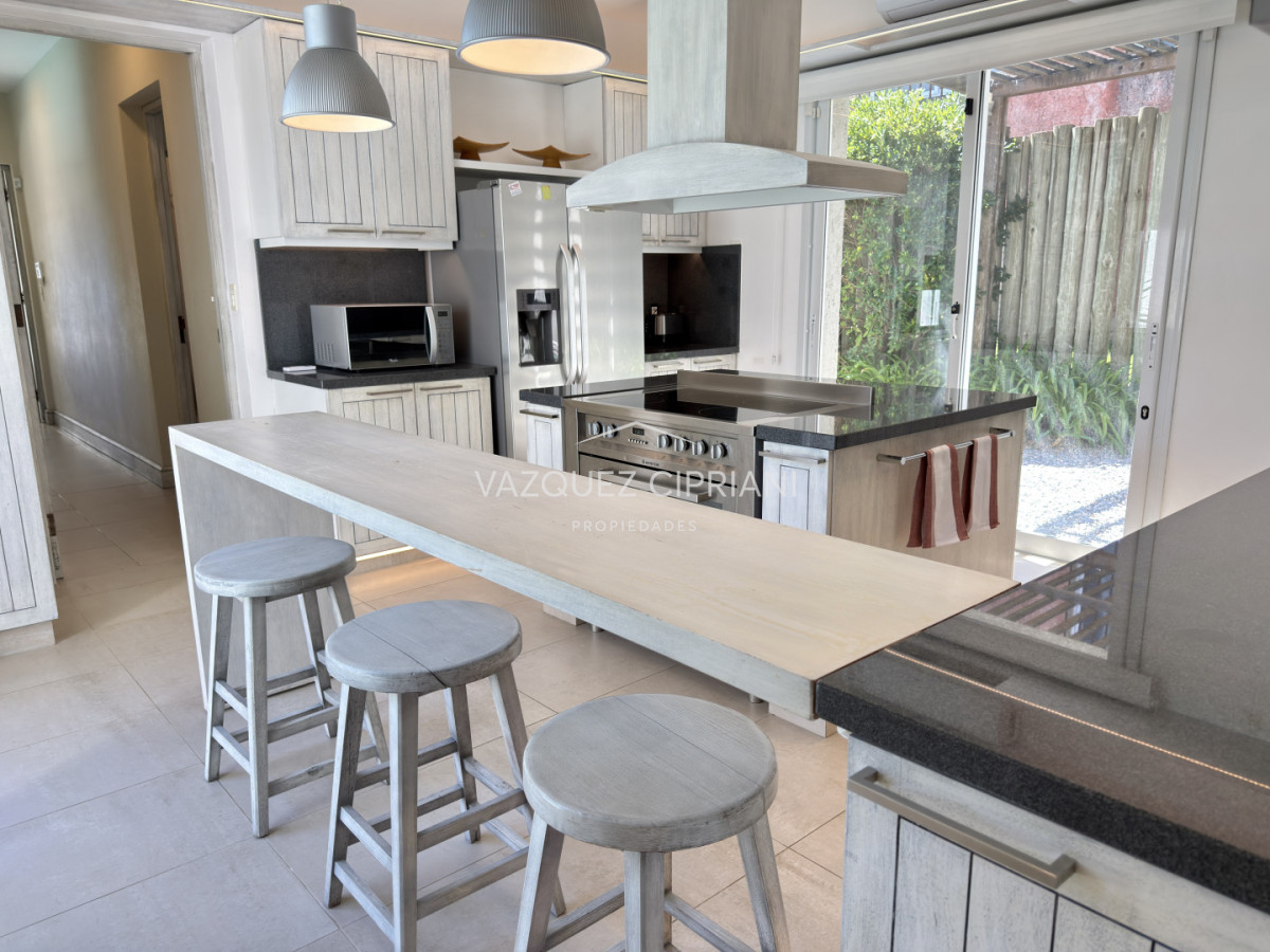 Casa ID.12 - Casa a la venta en primera línea Montoya de 4 dormitorios en suite y servicio, La Barra