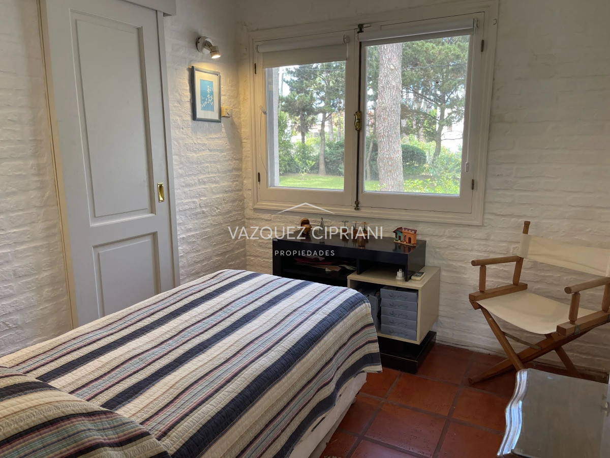 Casa ID.42 - Amplia casa de 4 dormitorios + servicio con Piscina en Montoya en Venta