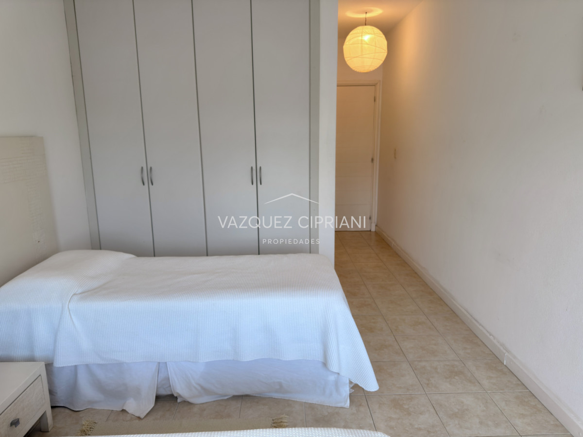 Casa ID.72 - Importante casa de 4 dormitorios en suite + Servicio en Alquiler de Verano en La Barra