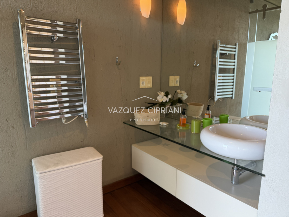 Casa ID.21 - Hermosa casa de 4 dormitorios y servicio en El Chorro, La Barra