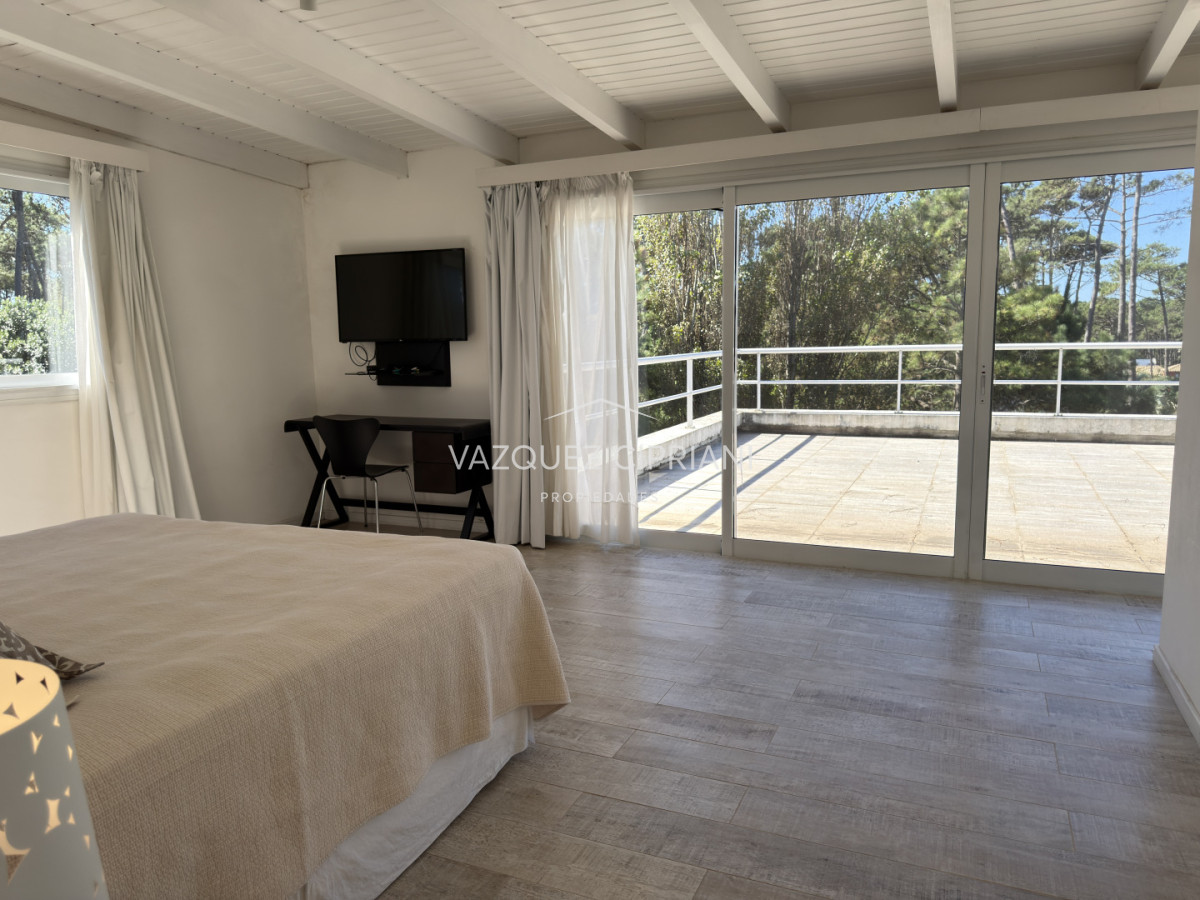 Casa ID.6 - Gran casa en Laguna Blanca de 5 dormitorios + servicio