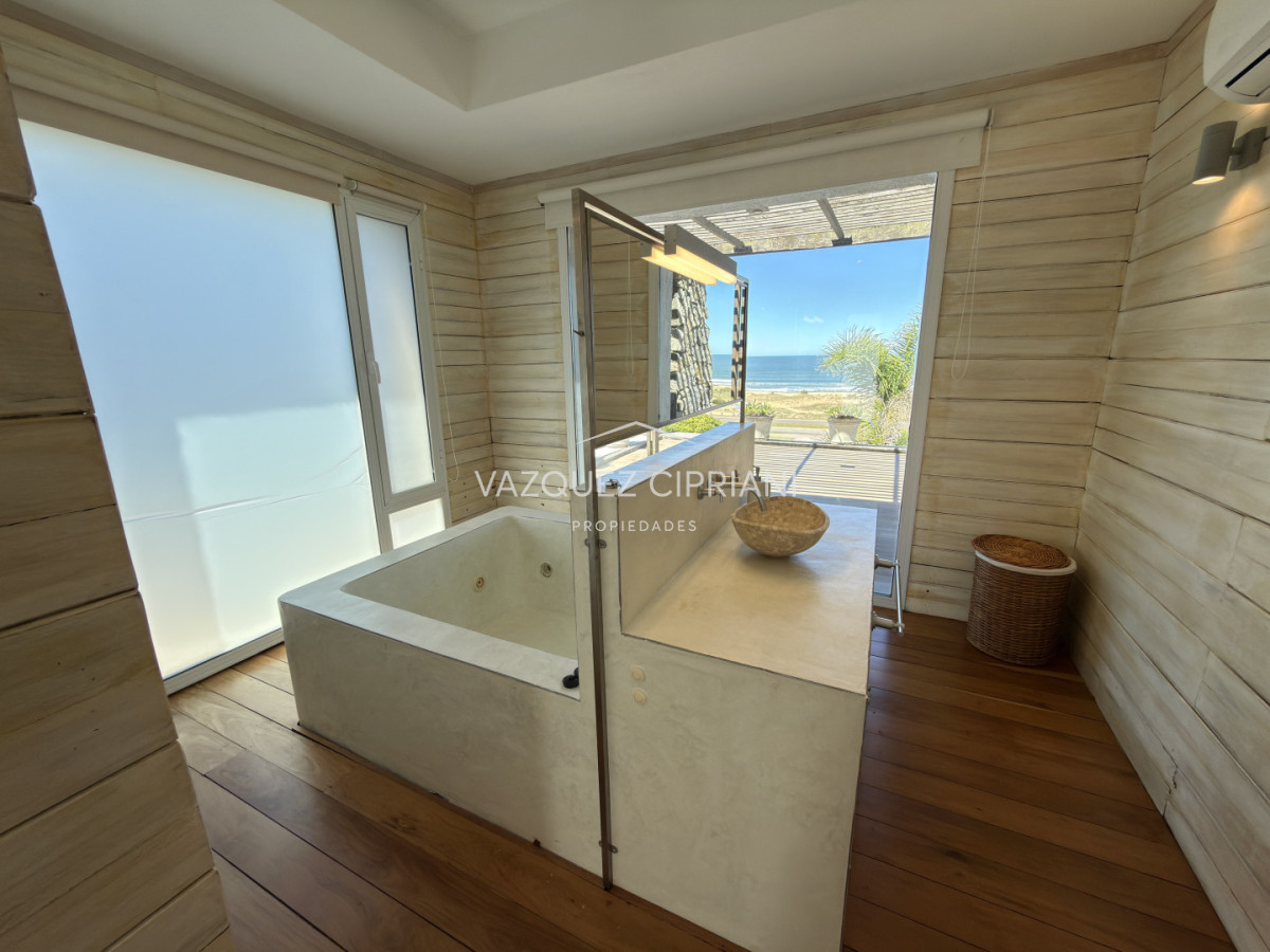 Casa ID.12 - Casa a la venta en primera línea Montoya de 4 dormitorios en suite y servicio, La Barra