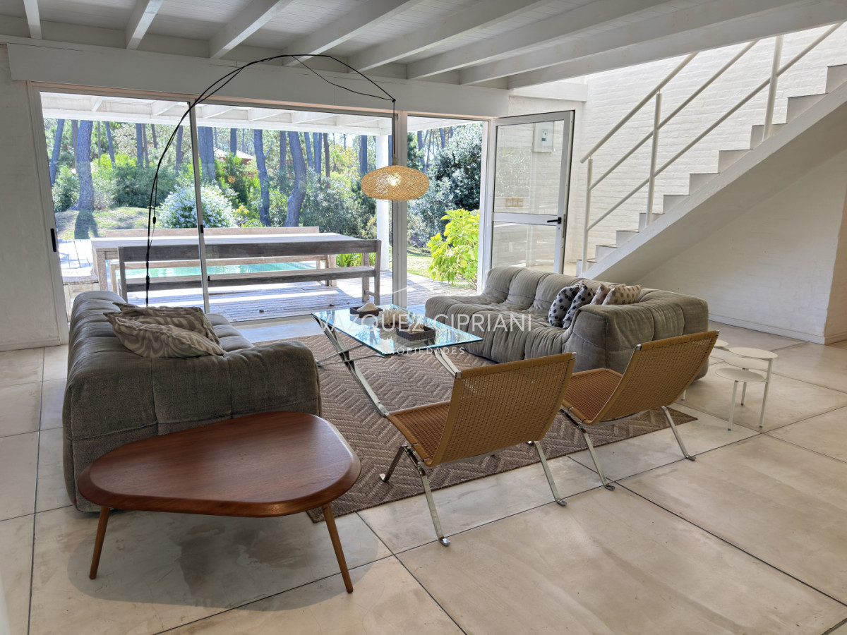 Casa ID.6 - Gran casa en Laguna Blanca de 5 dormitorios + servicio