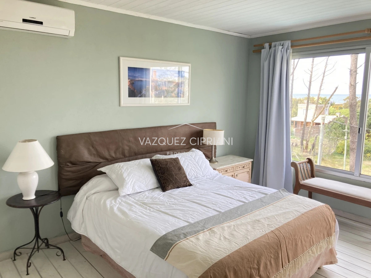 Casa ID.26 - En venta casa de 6 dormitorios en Montoya, La Barra