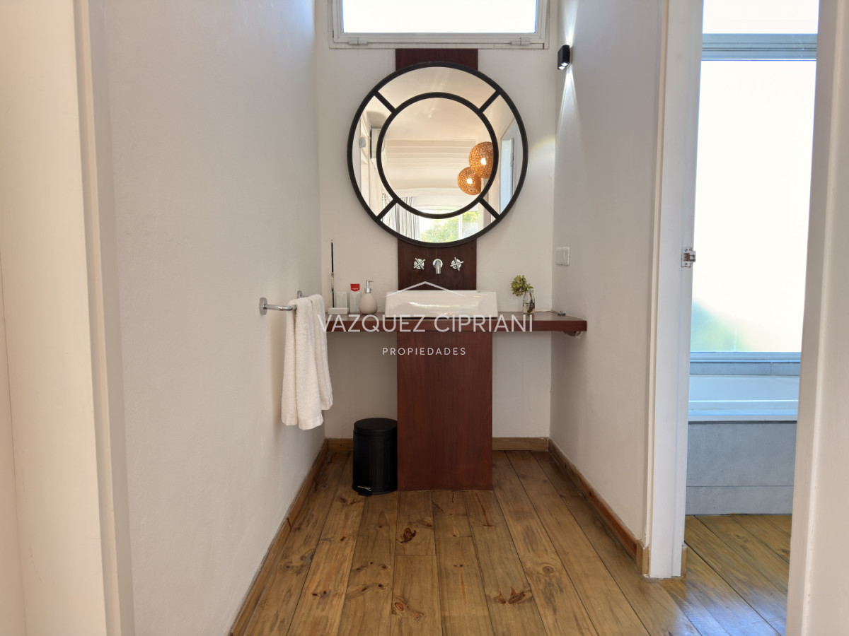 Casa ID.40 - Casa de 3 dormitorios + servicio en Manantiales a la Venta