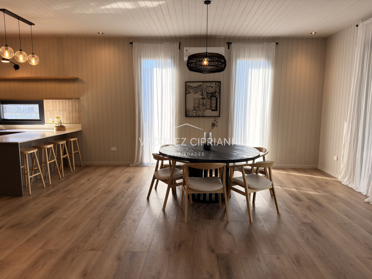 Casa ID.39 - Hermosa casa de 3 dormitorios + servicio en Reserva Montoya en Venta