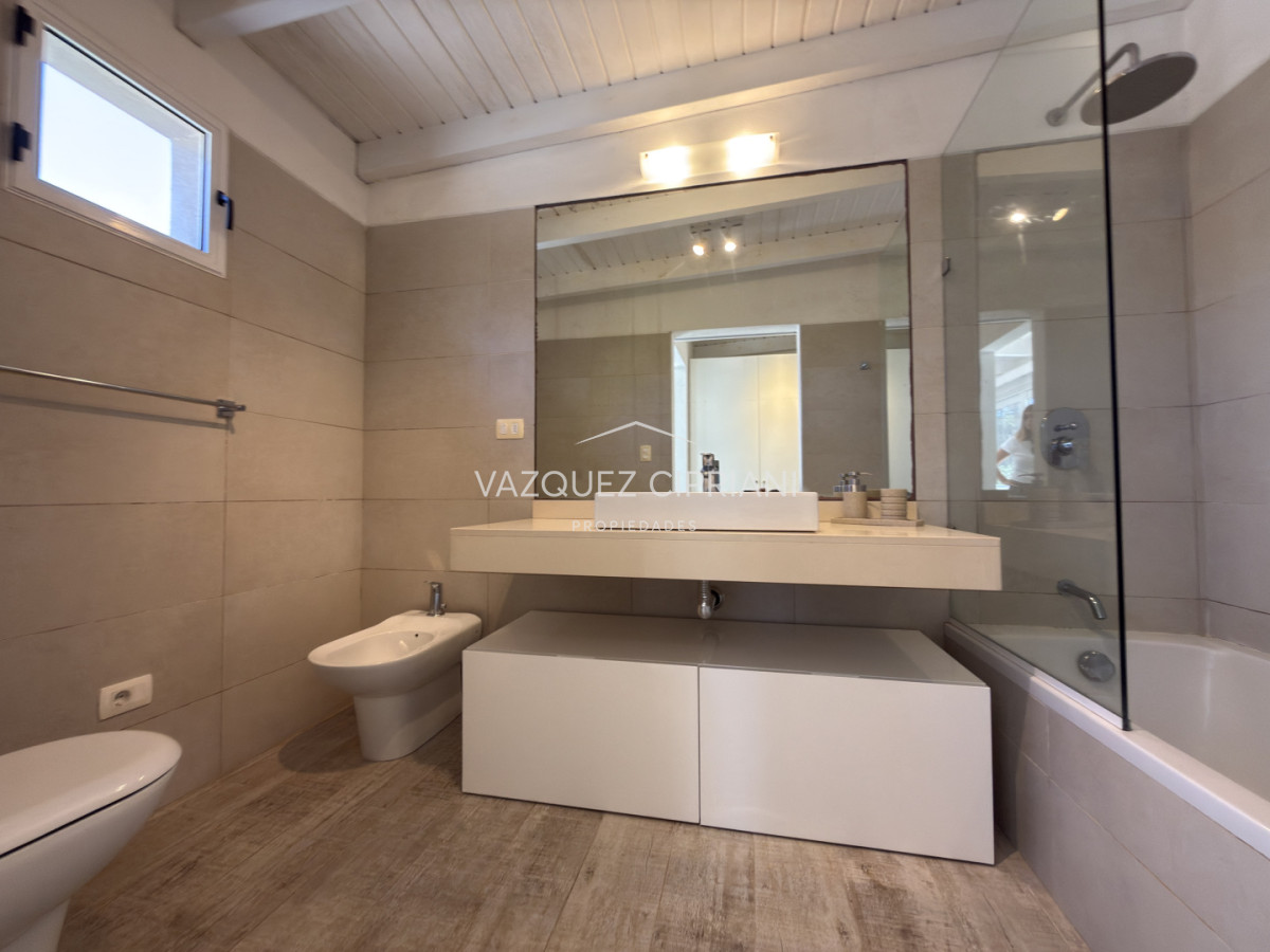 Casa ID.6 - Gran casa en Laguna Blanca de 5 dormitorios + servicio