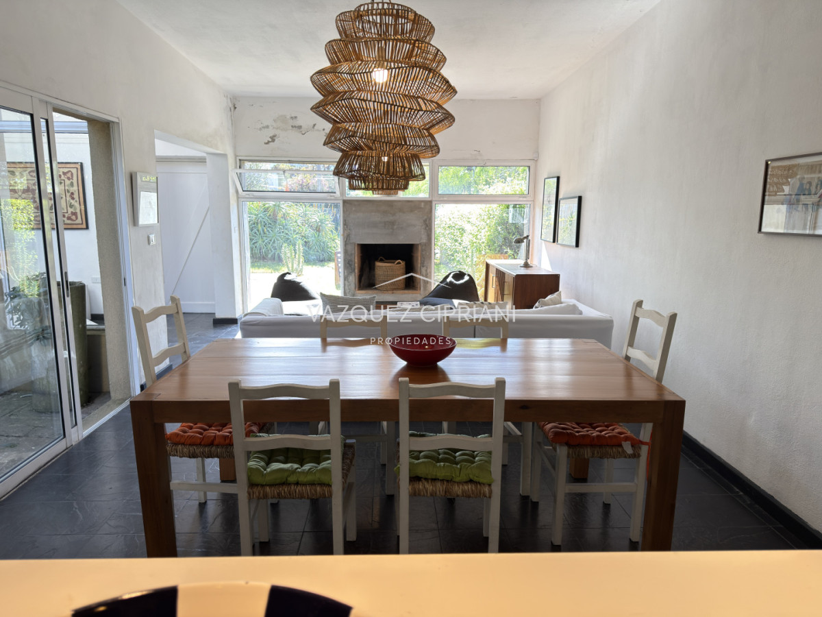 Casa ID.40 - Casa de 3 dormitorios + servicio en Manantiales a la Venta