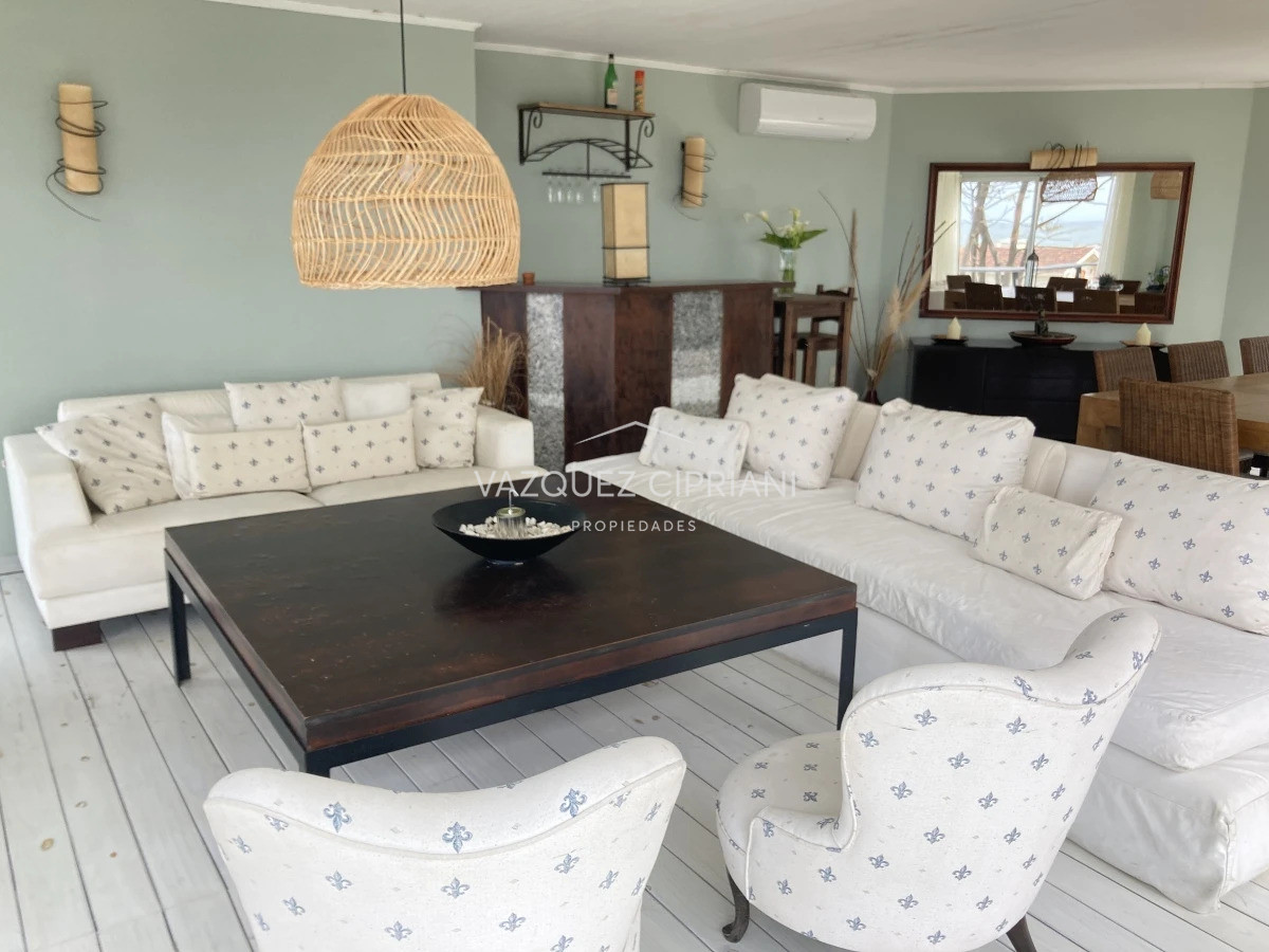 Casa ID.26 - En venta casa de 6 dormitorios en Montoya, La Barra