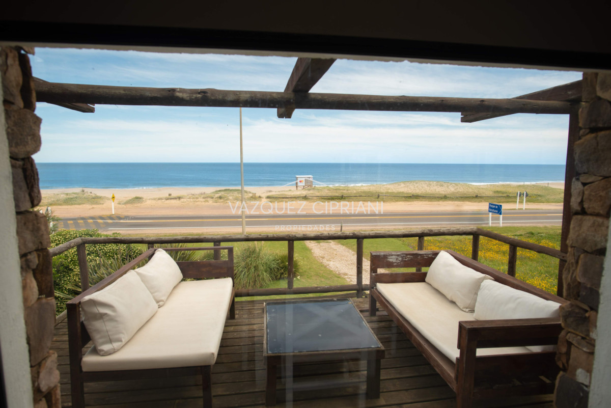 Casa ID.37 - Espectacular casa frente al mar en El Chorro en venta