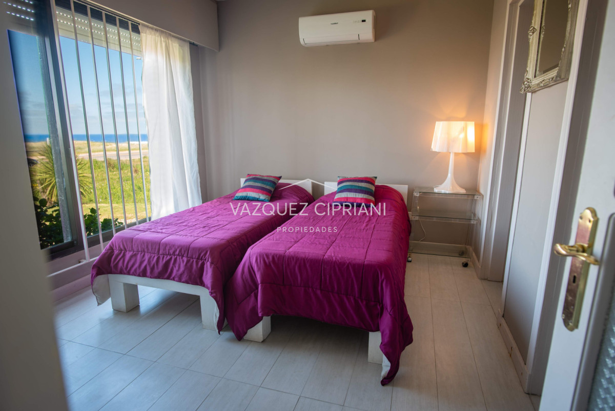 Casa ID.37 - Espectacular casa frente al mar en El Chorro en venta