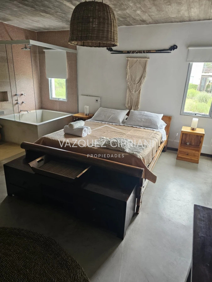 Casa ID.66 - Casa de 3 dormitorios en suite y servicio en Montoya, La Barra en Alquiler de verano