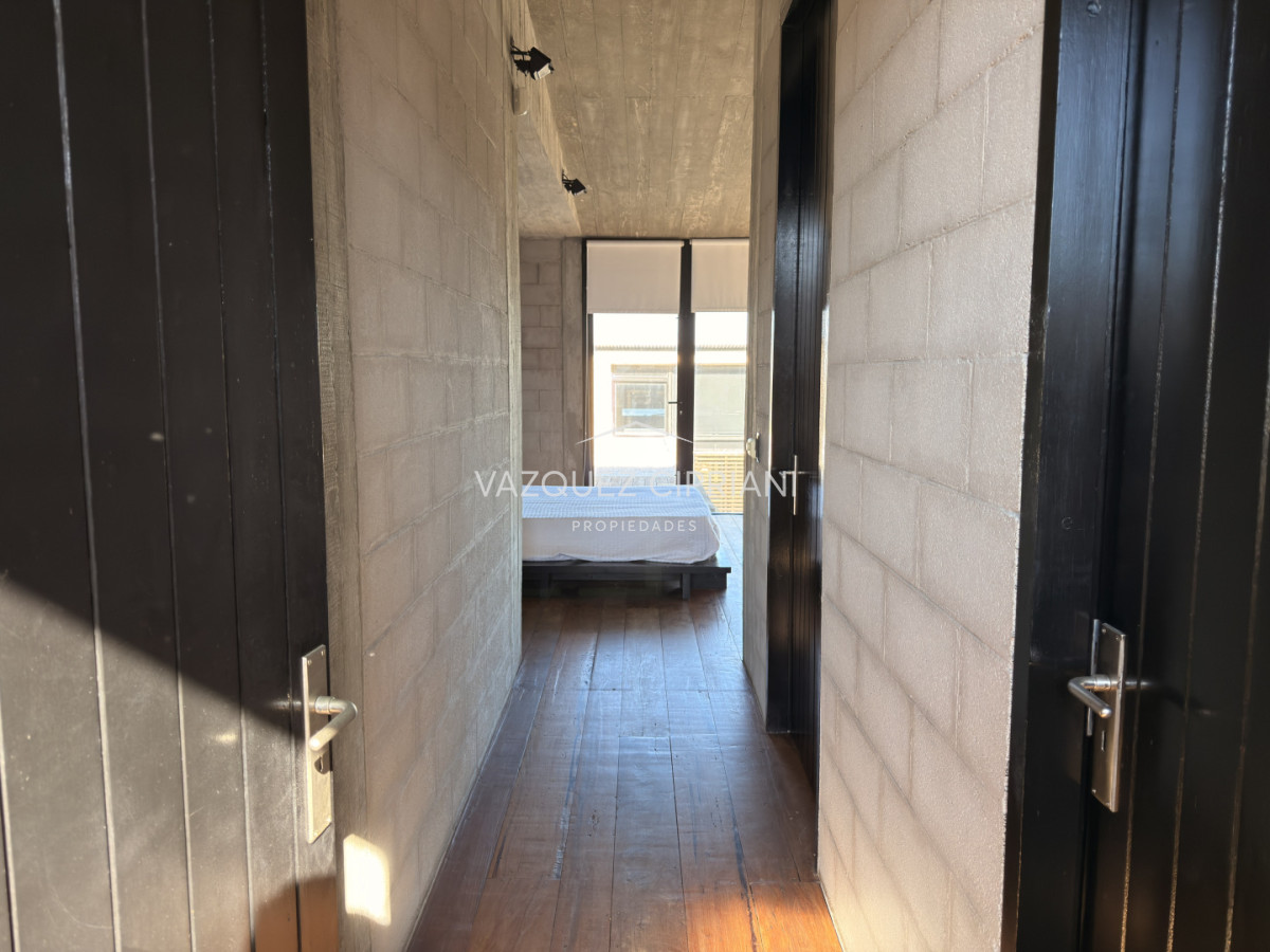 Casa ID.41 - Importante casa en La Barra de ruta al mar 3 suites + servicio en Venta