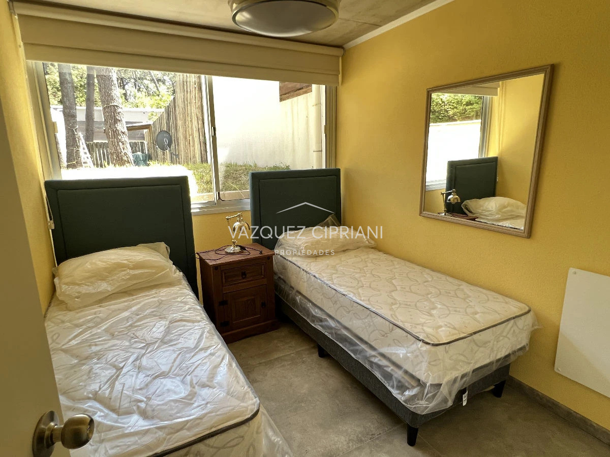 Casa ID.25 - Casa de 4 dormitorios + servicio en Montoya, La Barra en venta