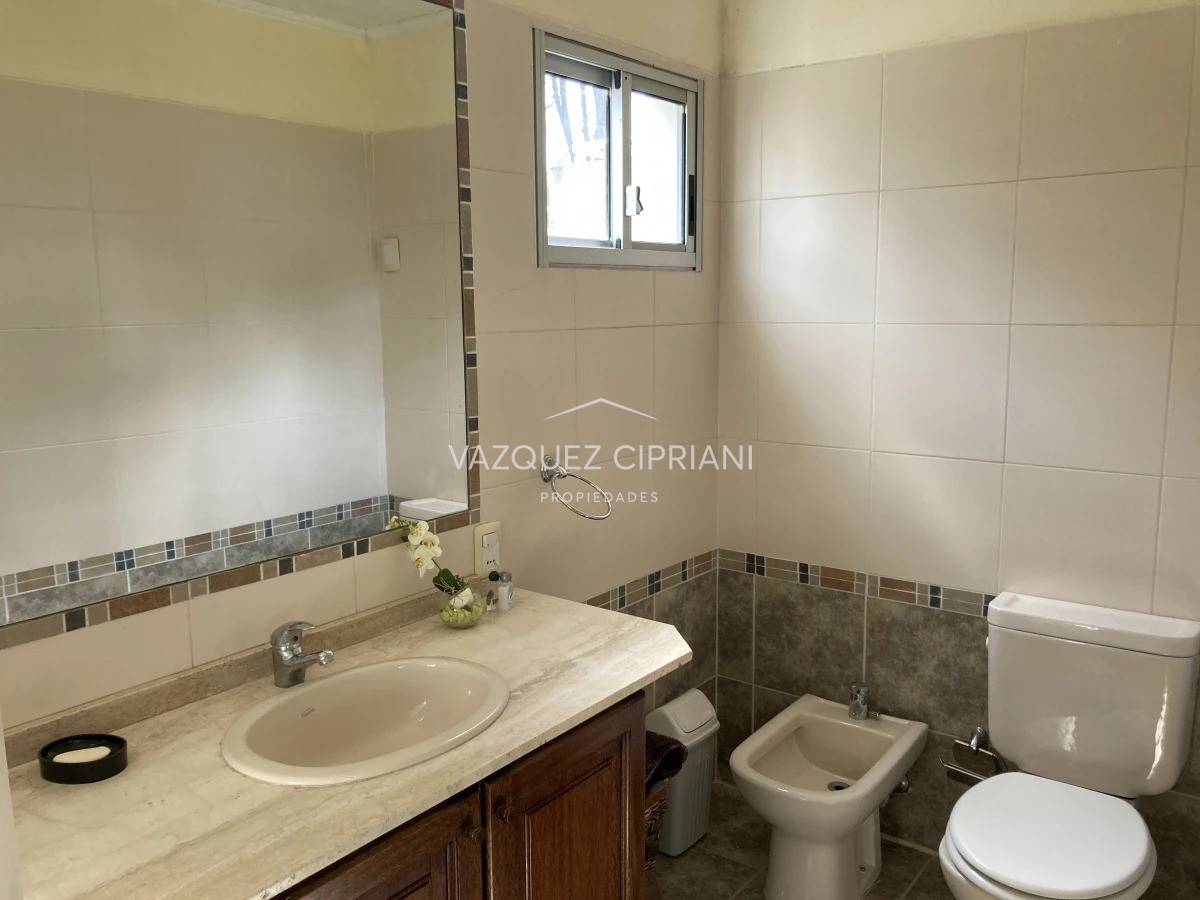 Casa ID.26 - En venta casa de 6 dormitorios en Montoya, La Barra
