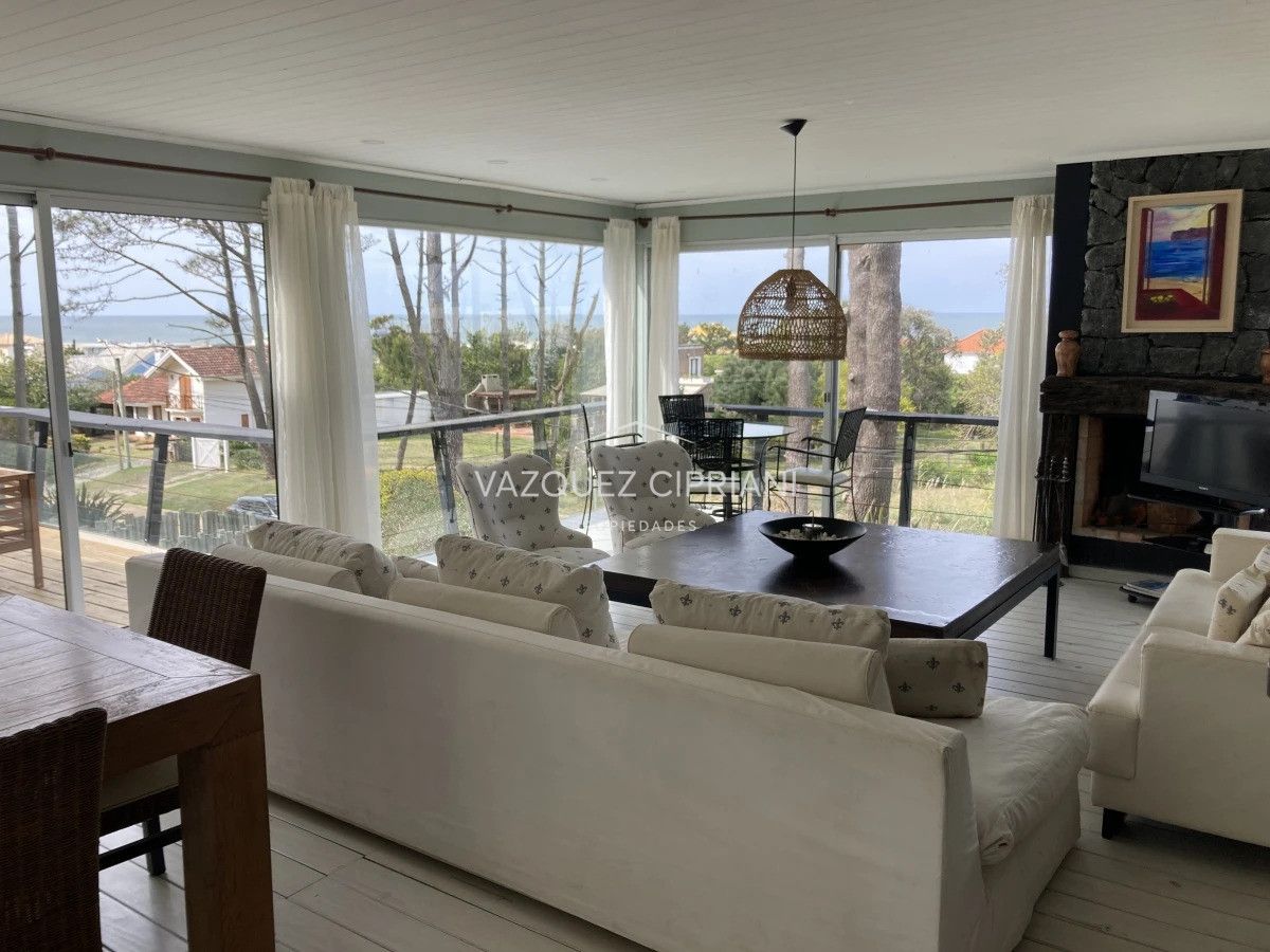 Casa ID.26 - En venta casa de 6 dormitorios en Montoya, La Barra