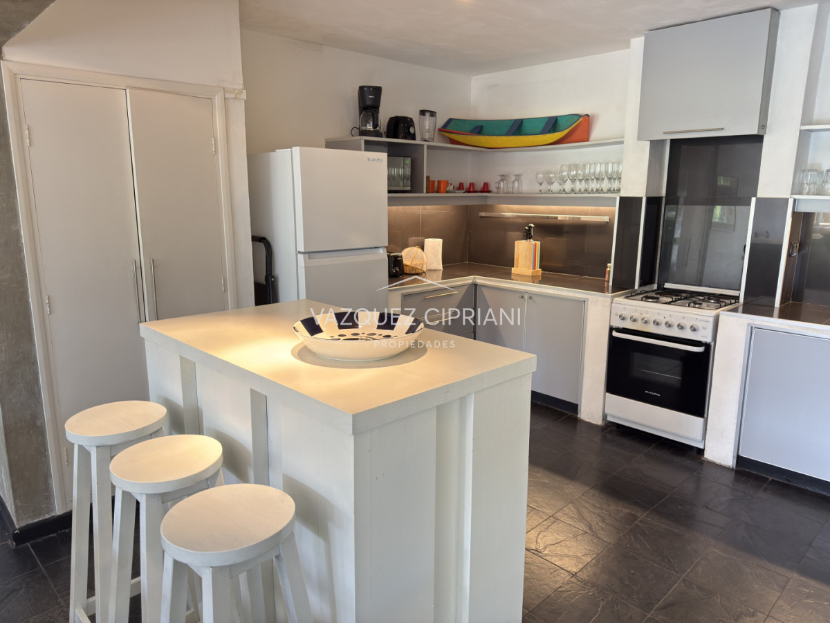 Casa ID.40 - Casa de 3 dormitorios + servicio en Manantiales a la Venta