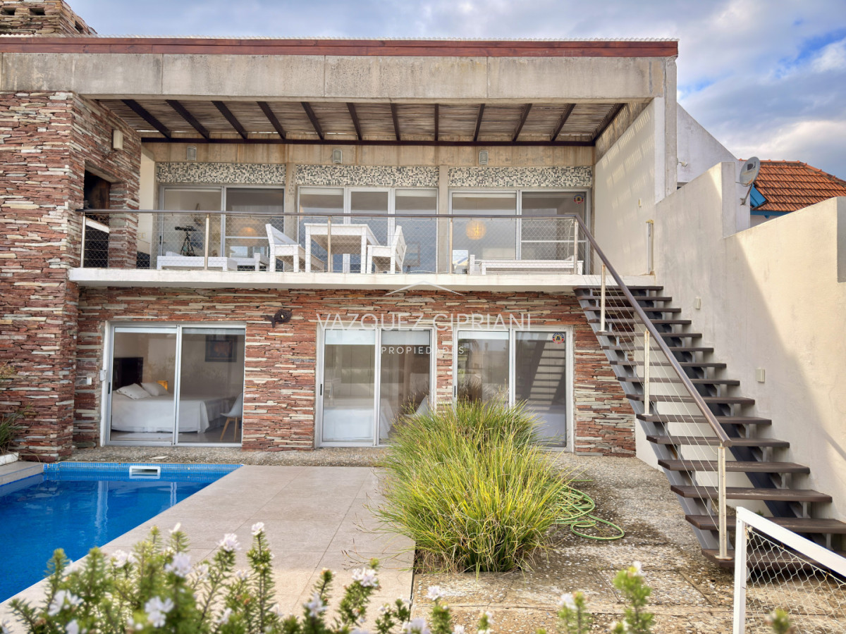 Casa ID.72 - Importante casa de 4 dormitorios en suite + Servicio en Alquiler de Verano en La Barra