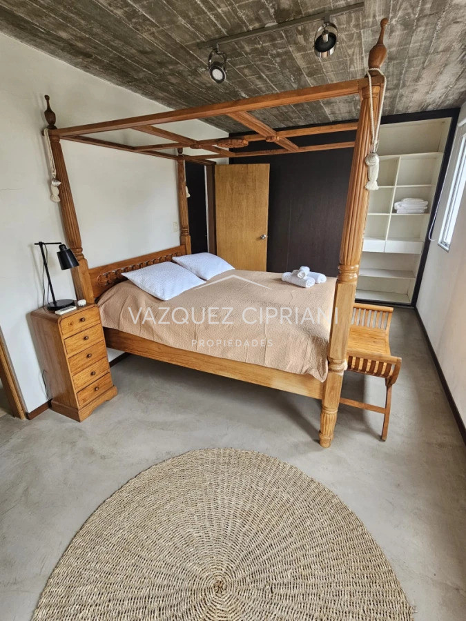 Casa ID.66 - Casa de 3 dormitorios en suite y servicio en Montoya, La Barra en Alquiler de verano