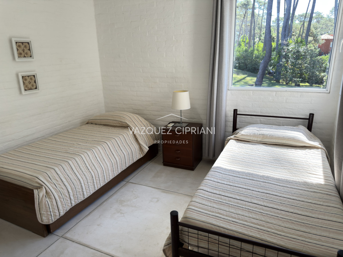 Casa ID.6 - Gran casa en Laguna Blanca de 5 dormitorios + servicio