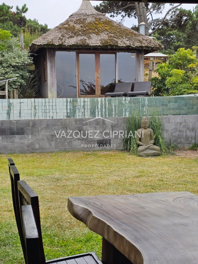 Casa ID.66 - Casa de 3 dormitorios en suite y servicio en Montoya, La Barra en Alquiler de verano