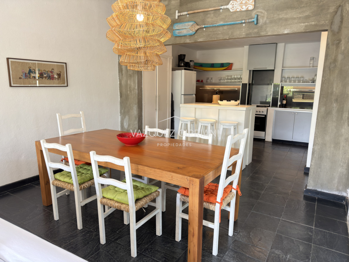 Casa ID.40 - Casa de 3 dormitorios + servicio en Manantiales a la Venta