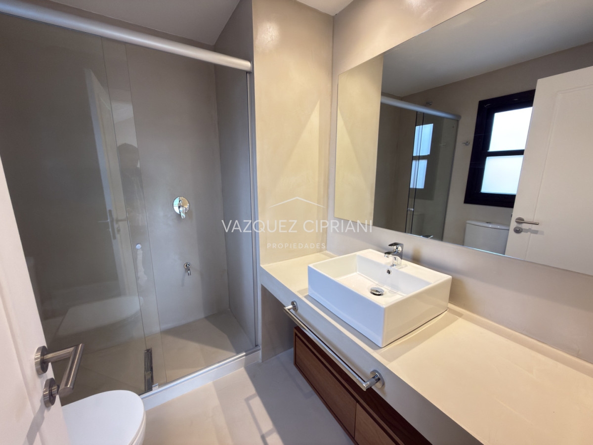 Casa ID.11 - Hermosa casa a estrenar de 3 dormitorios y 2 baños en La Barra En Venta