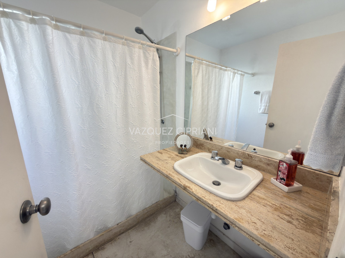 Casa ID.3 - En Venta casa de 4 dormitorios + servicio en Montoya, La Barra