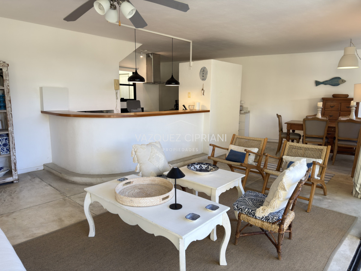 Casa ID.3 - En Venta casa de 4 dormitorios + servicio en Montoya, La Barra