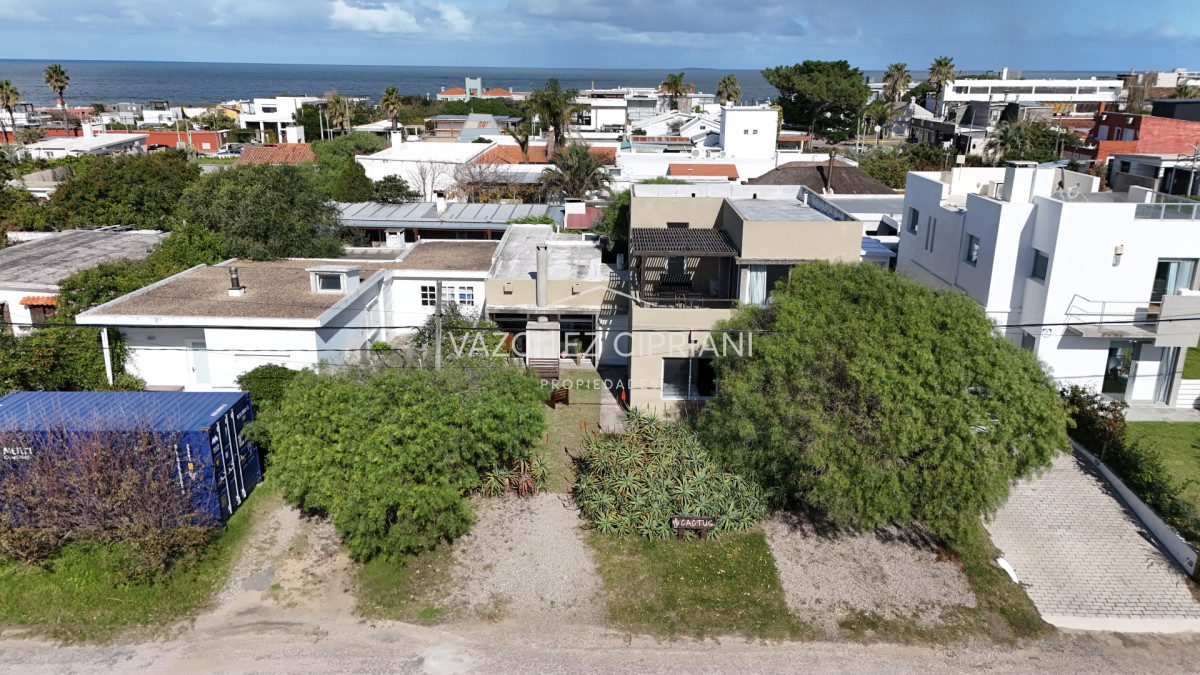 Casa ID.40 - Casa de 3 dormitorios + servicio en Manantiales a la Venta