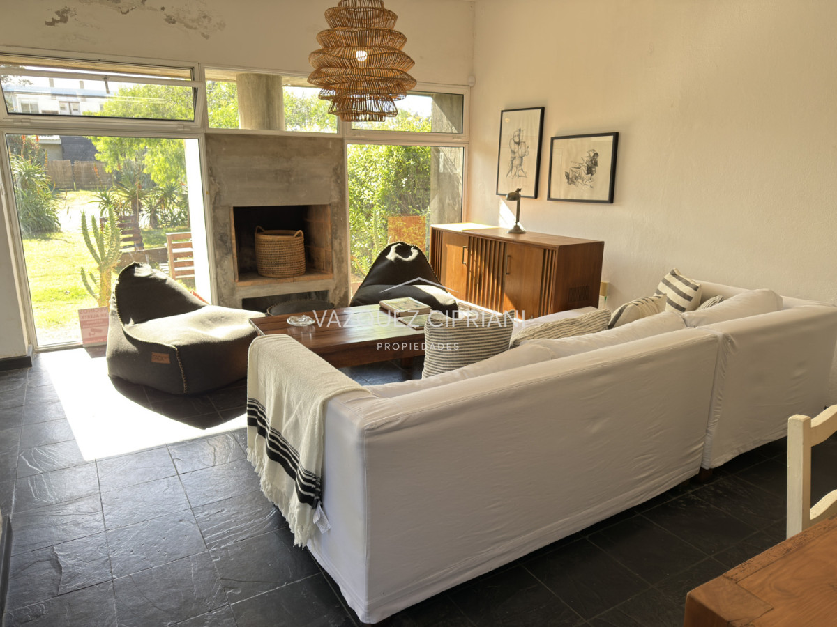 Casa ID.40 - Casa de 3 dormitorios + servicio en Manantiales a la Venta