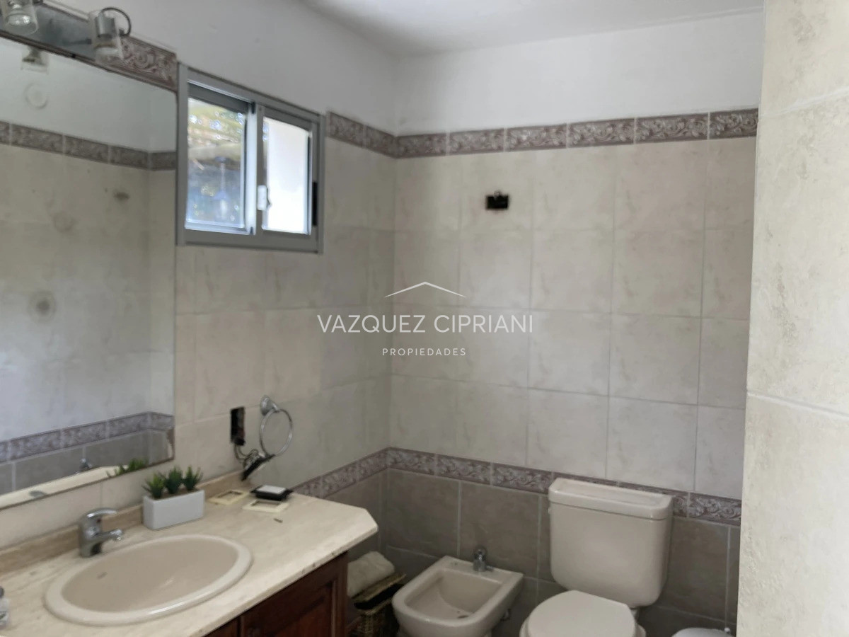Casa ID.26 - En venta casa de 6 dormitorios en Montoya, La Barra
