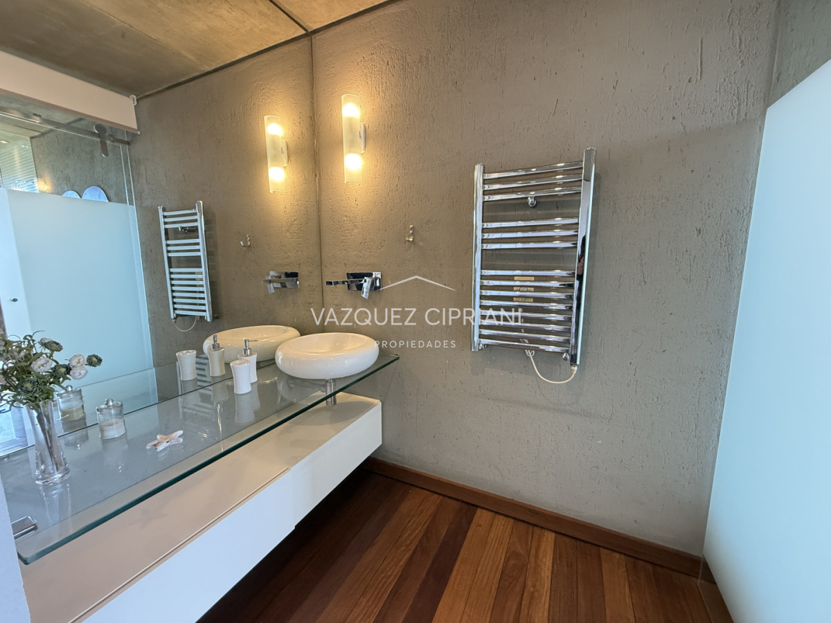 Casa ID.21 - Hermosa casa de 4 dormitorios y servicio en El Chorro, La Barra
