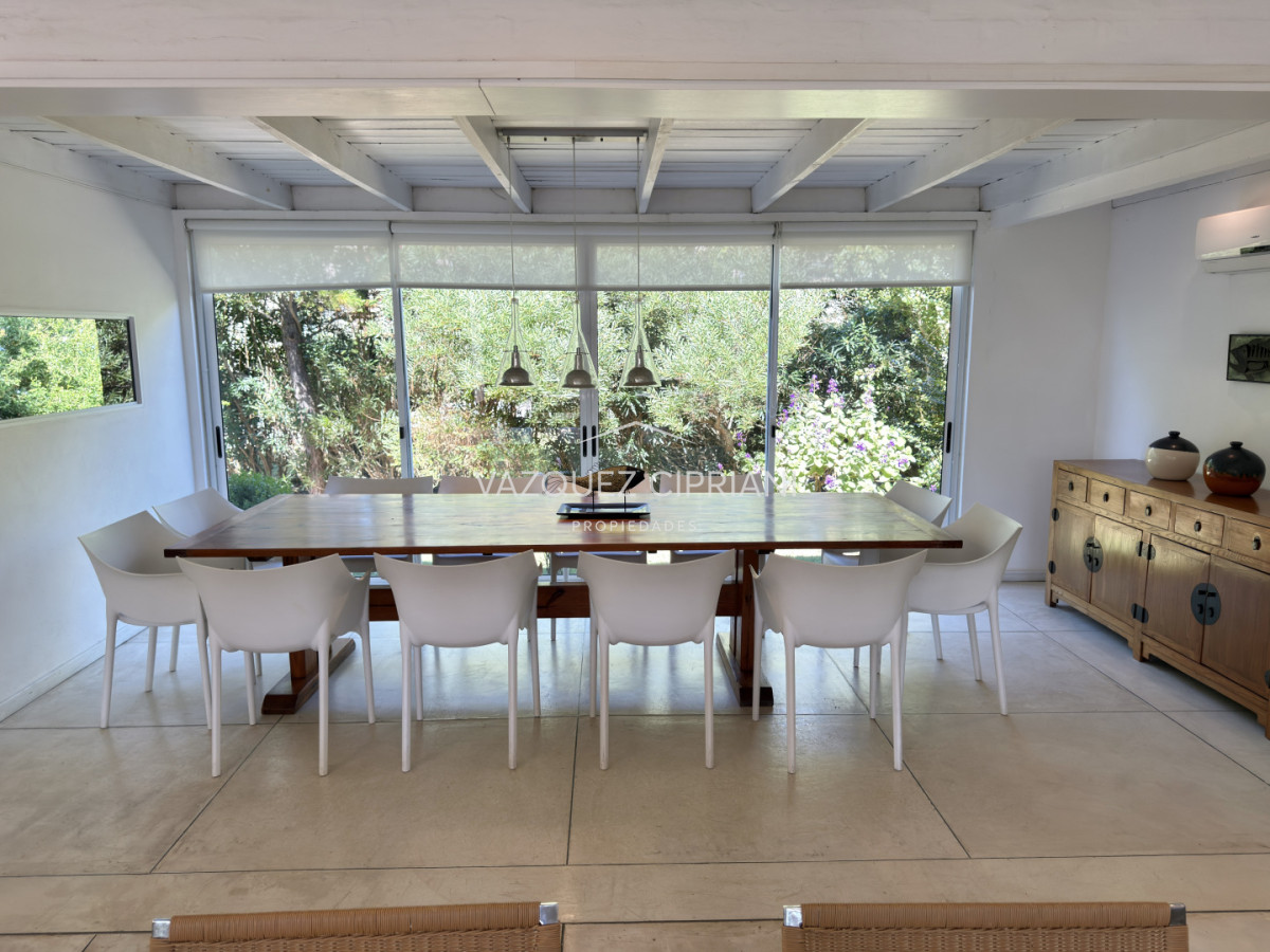 Casa ID.6 - Gran casa en Laguna Blanca de 5 dormitorios + servicio