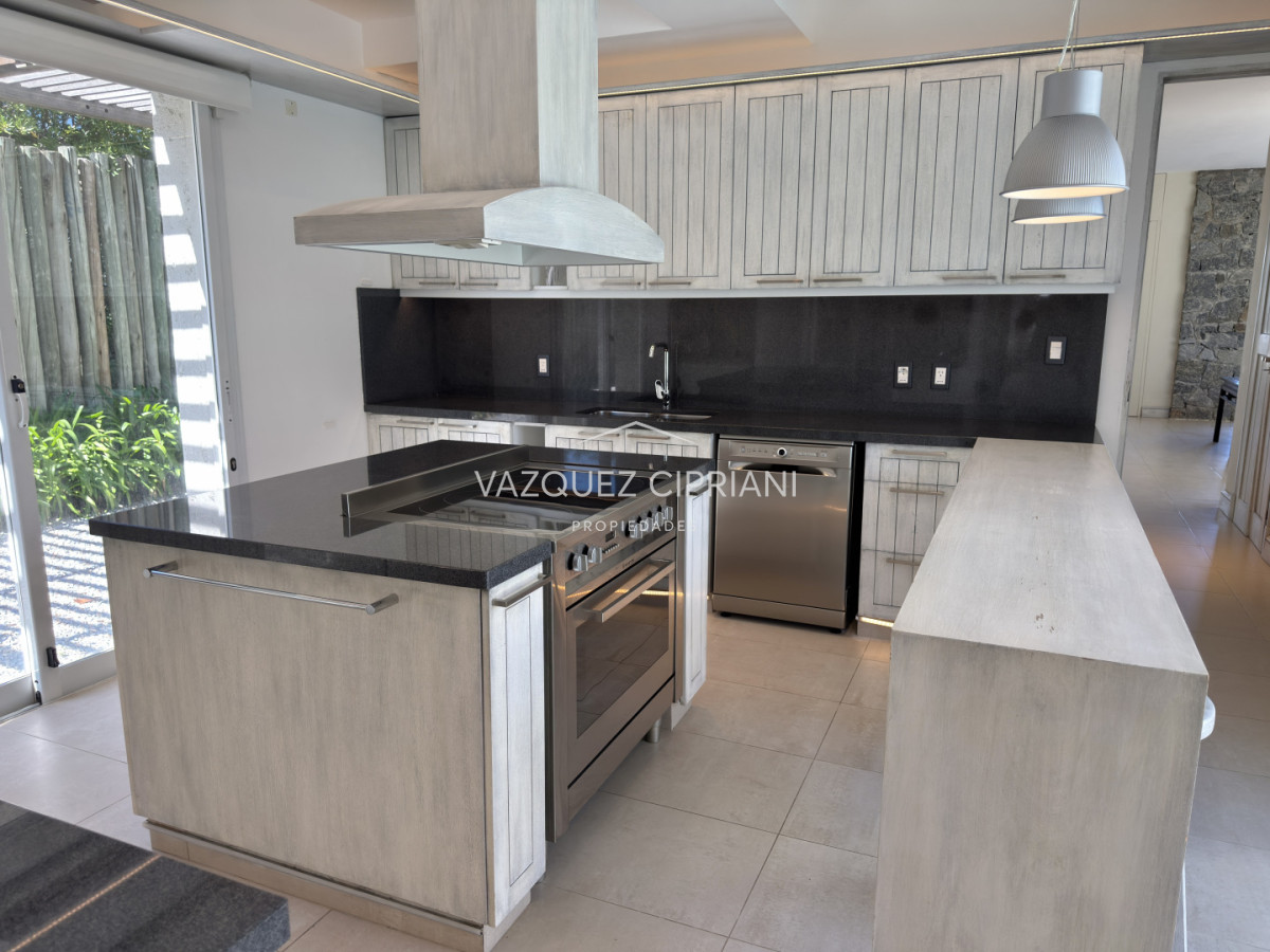 Casa ID.12 - Casa a la venta en primera línea Montoya de 4 dormitorios en suite y servicio, La Barra