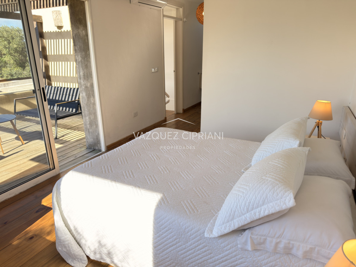 Casa ID.40 - Casa de 3 dormitorios + servicio en Manantiales a la Venta