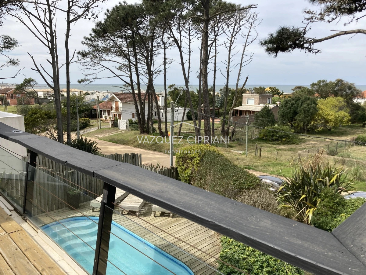 Casa ID.26 - En venta casa de 6 dormitorios en Montoya, La Barra